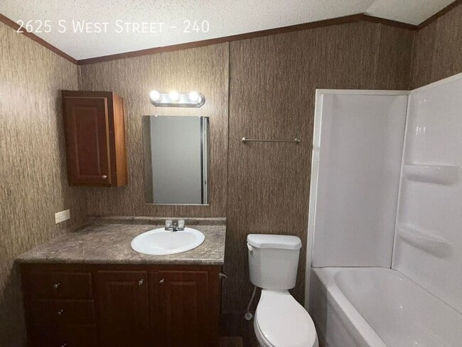 Building Photo - 2625 S West St