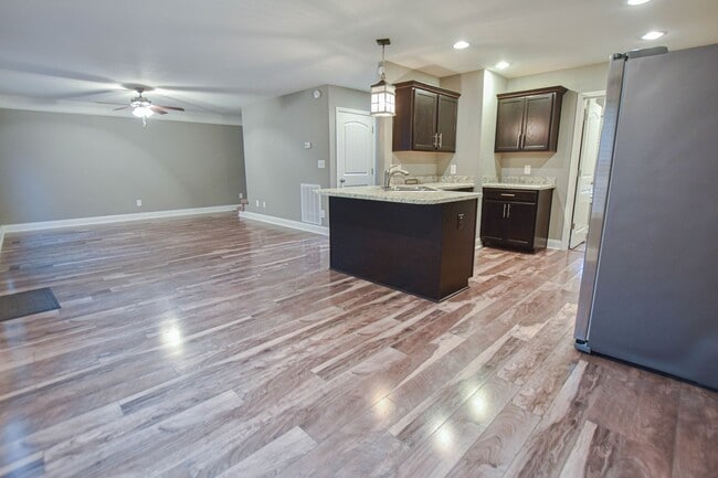 Building Photo - Pet Friendly Three Bedroom!