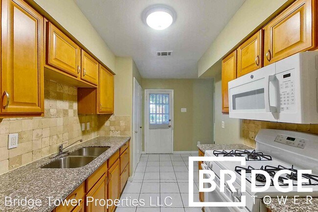 Foto del edificio - 3 br, 2 bath House - 215 Oriole Boulevard