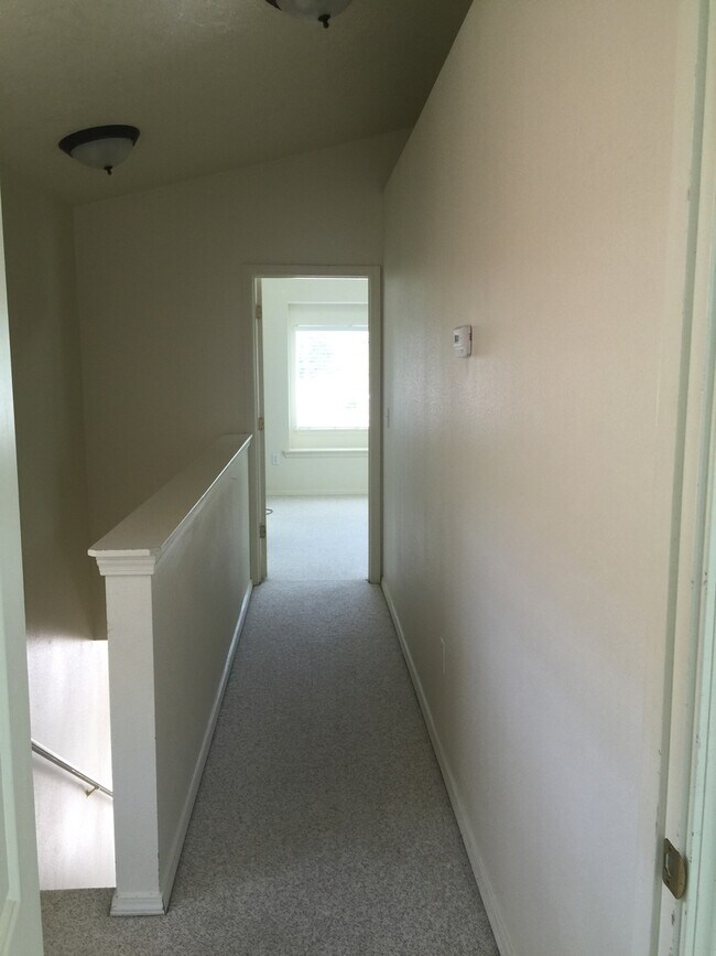 Foto del edificio - $1895..00 -  2 Bed/2.5 bath on the Bench.....