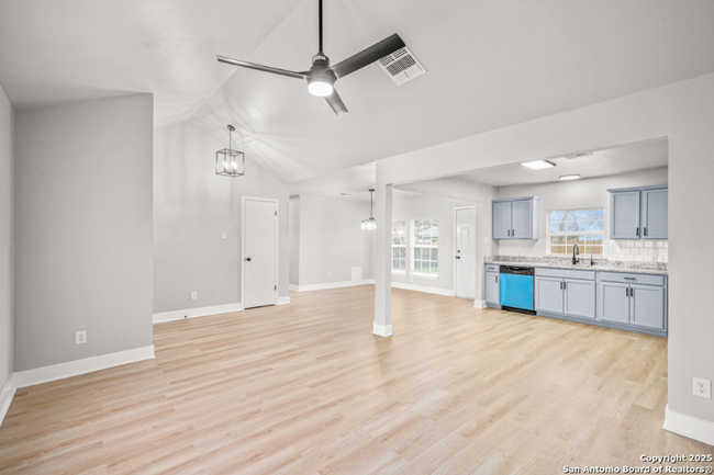 Foto del edificio - 8427 Glen Ct