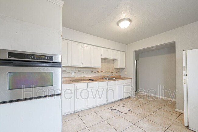 Foto del edificio - 12728 Nelson Ave