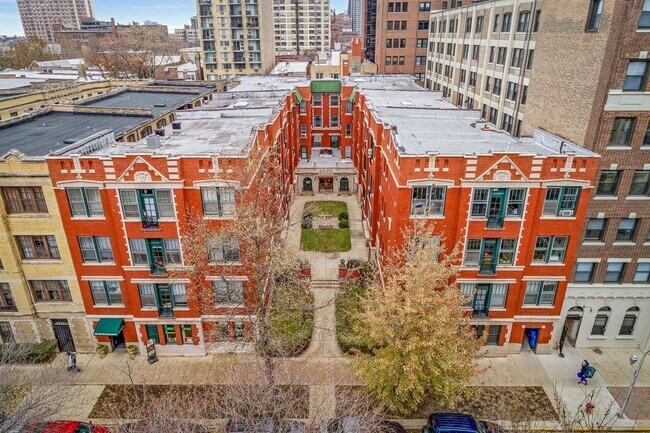 Building Photo - 432 W Surf St