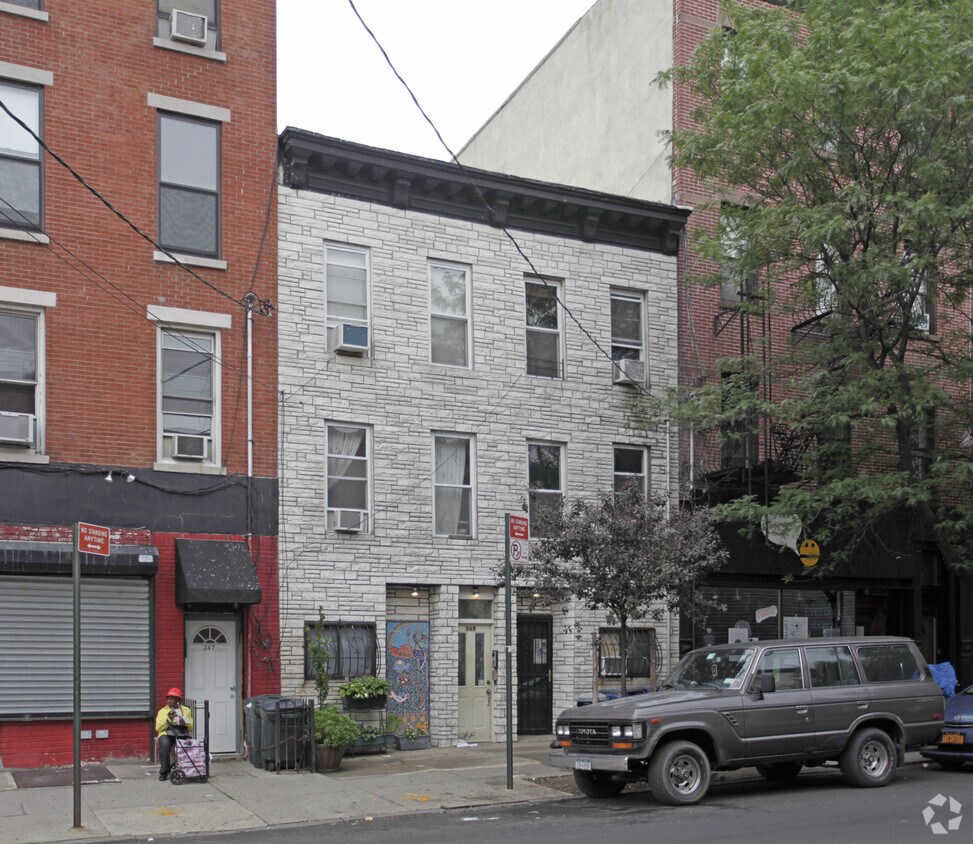 Foto principal - 349 Van Brunt St