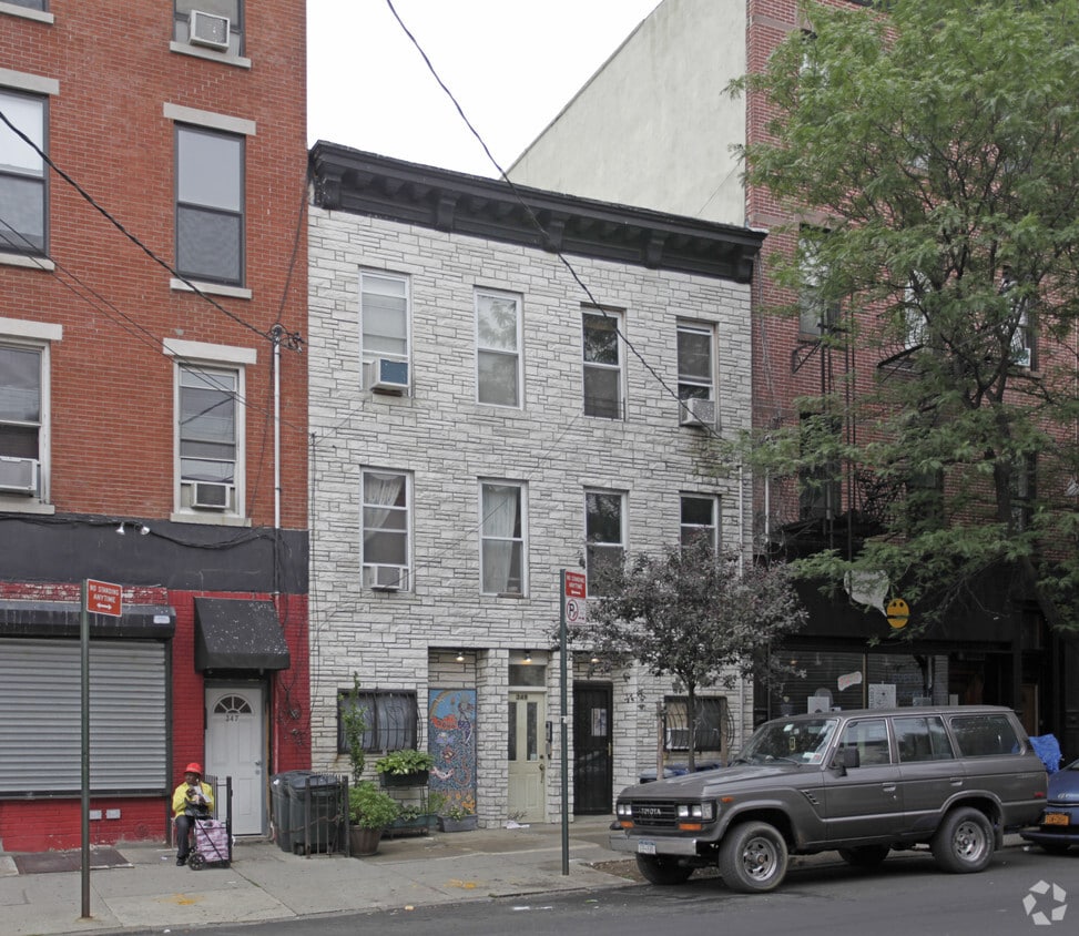 Primary Photo - 349 Van Brunt St