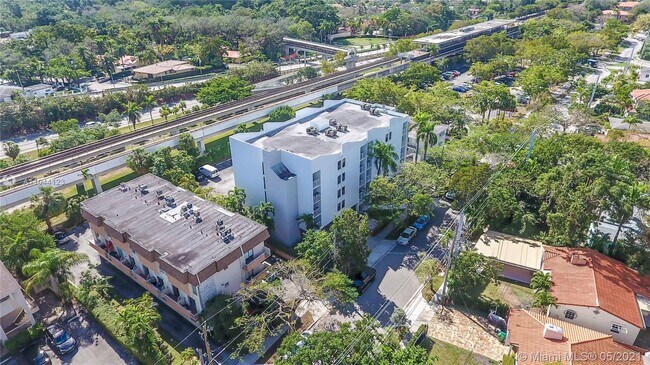 Building Photo - 3011 SW 1st Ave