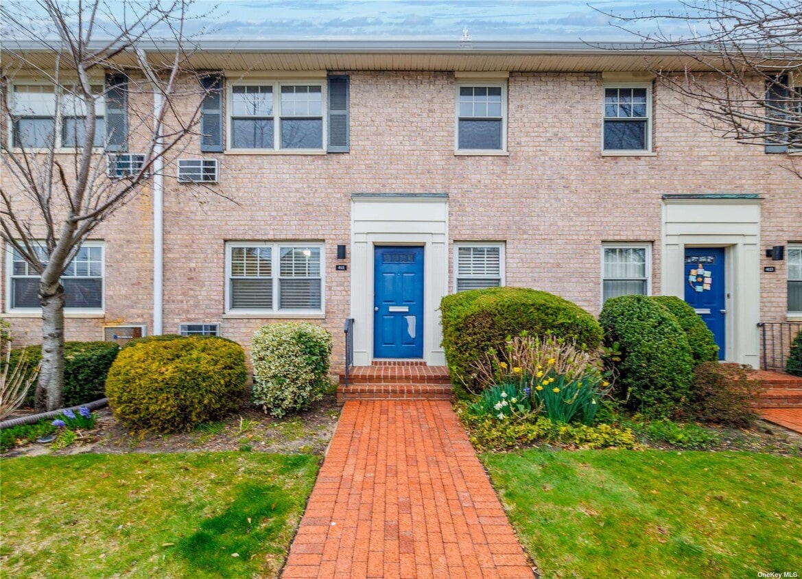 Primary Photo - 411 Merrick Rd