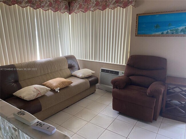 Foto del edificio - 6490 Collins Ave