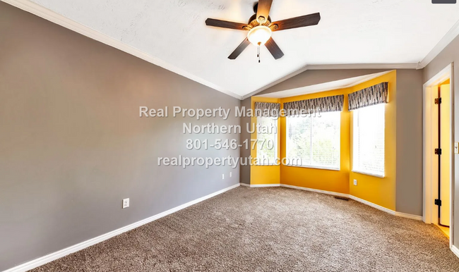 Foto del edificio - 5 Bedroom 3 Bath Pet Friendly Kaysville Home