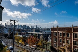 Building Photo - 2034 Eastlake Ave E