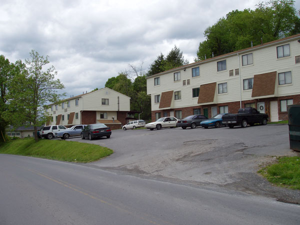 Foto del edificio - Maple Court Apartments