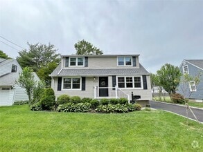 Building Photo - 44 Fieldstone Dr