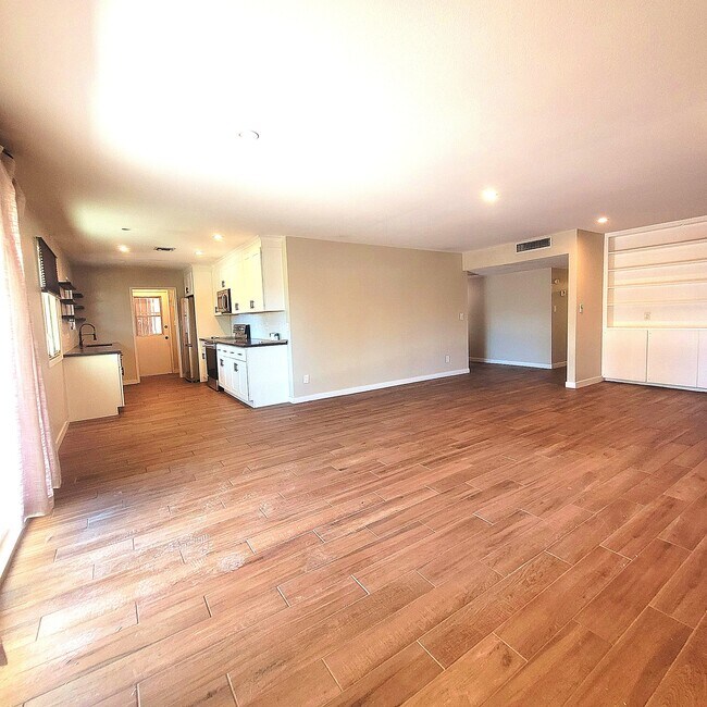 Foto del edificio - 1229 E Manhatton Dr