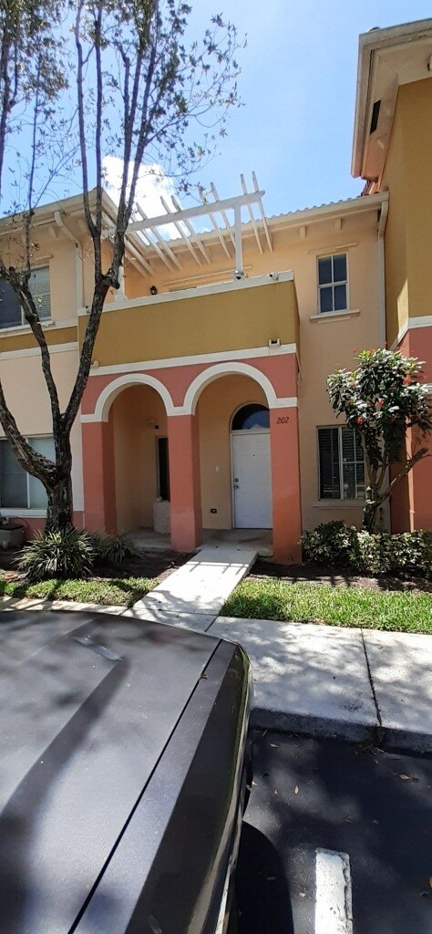 Building Photo - 202 S Santa Catalina Cir