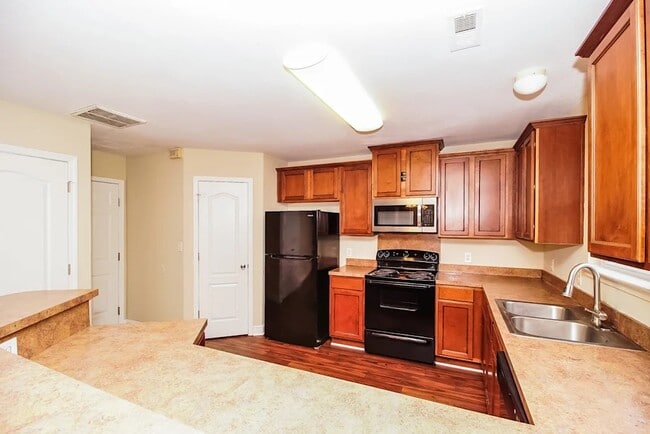 Building Photo - 146 Newport Dr