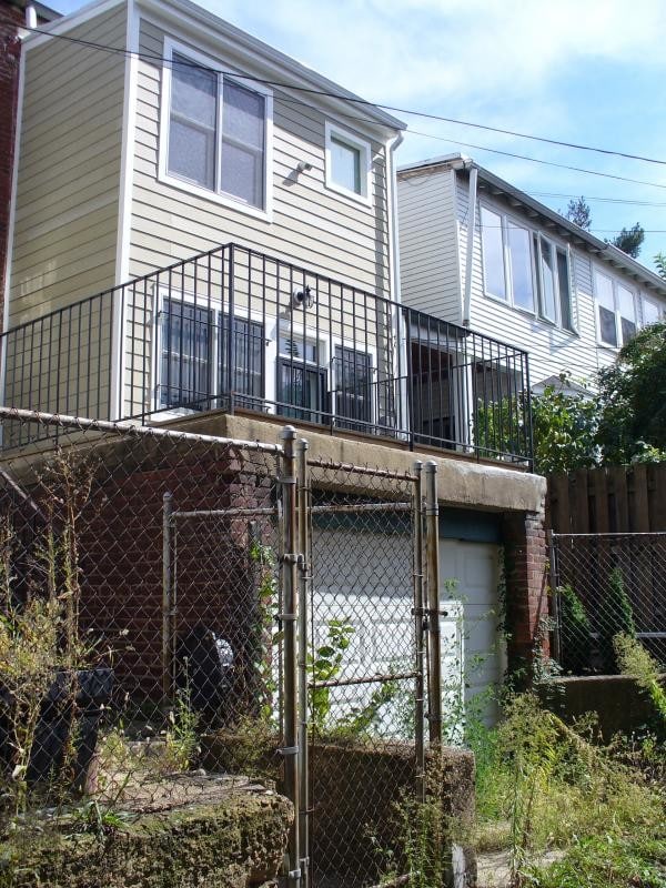Building Photo - 422 7th Street NE