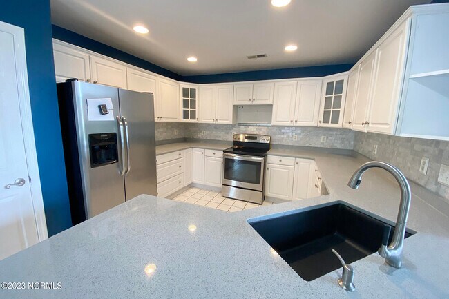 Building Photo - 738 Tiara Dr