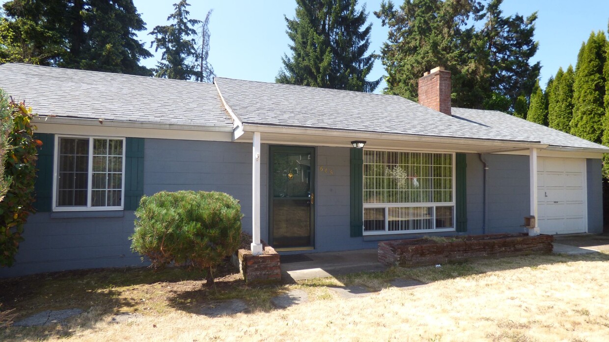 Foto principal - 2 bedroom 1 bathroom Home