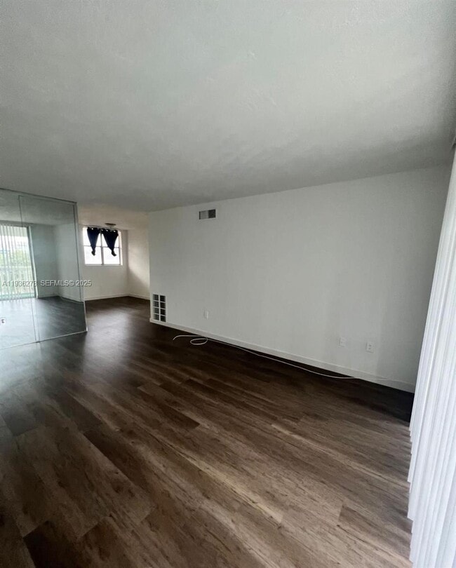 Foto del edificio - 1475 NE 125th Terrace