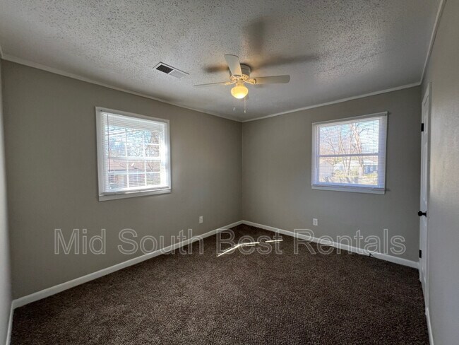 Building Photo - 1202 Canfield Ave