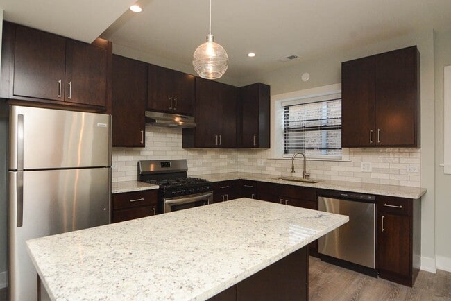 Building Photo - 818 Crain St