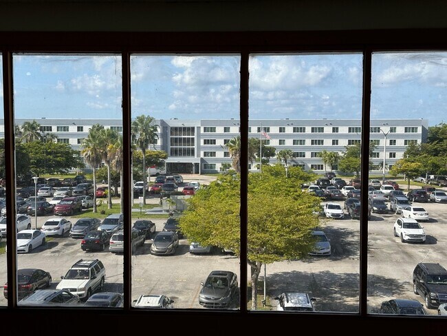 Foto del edificio - 14840 Naranja Lakes Blvd