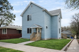 Building Photo - 294 Winifred St E