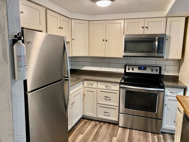 Foto del edificio - 1416 Rutherford Ave