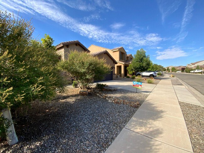 Building Photo - Beautiful 3 Bedroom Plus Office Recent Con...