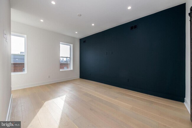 Building Photo - 517 Diamond St