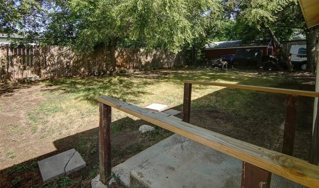 Building Photo - 910 Liberty St