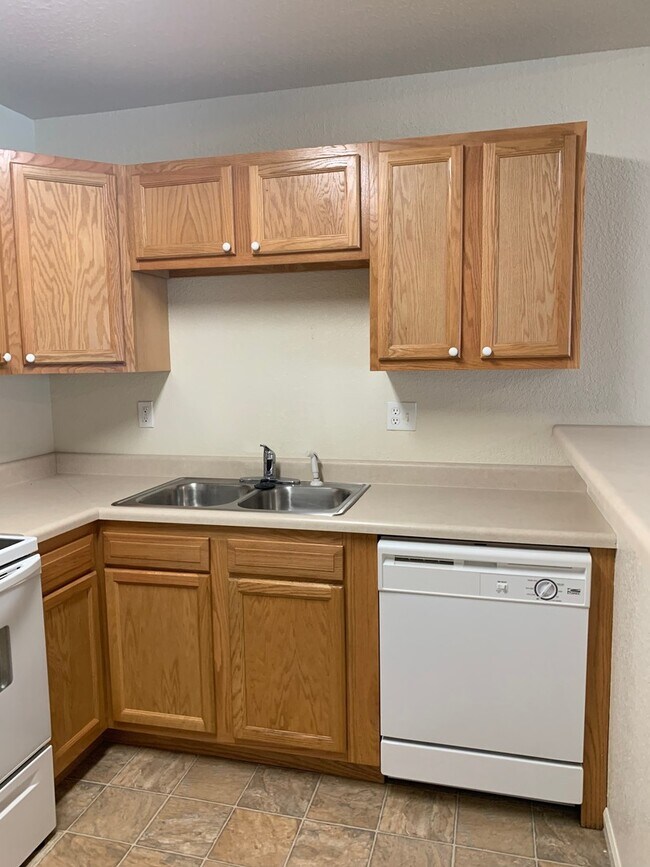Building Photo - 6712-MF2-E2