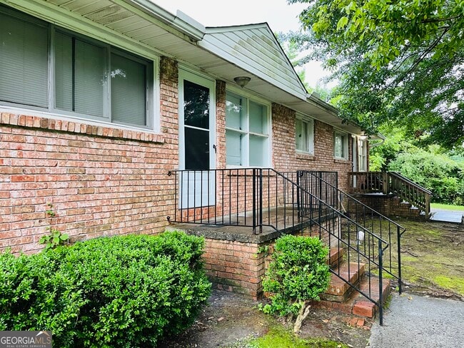 Foto del edificio - 6100 E Fayetteville Dr