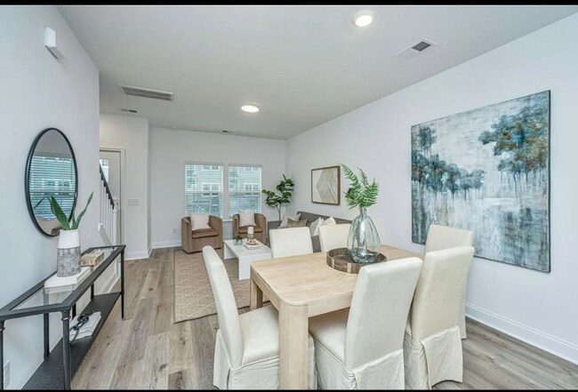 Foto del edificio - 1503 Twin Rivers Dr