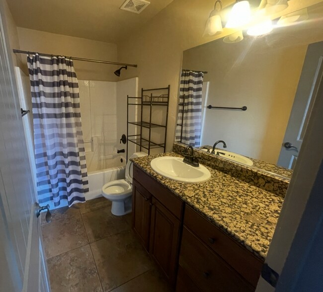 Foto del edificio - Pet Friendly!! 3-Bed Townhouse!