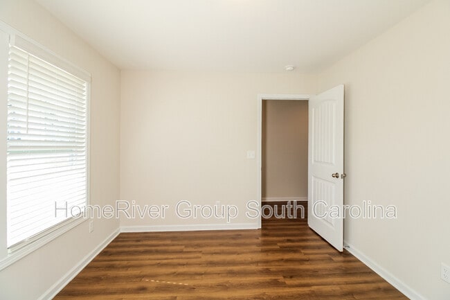 Building Photo - 355 Niblick Dr