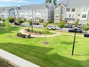 Building Photo - 412 Hyco Ct