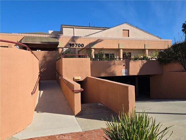 Foto del edificio - 16700 Yukon Ave