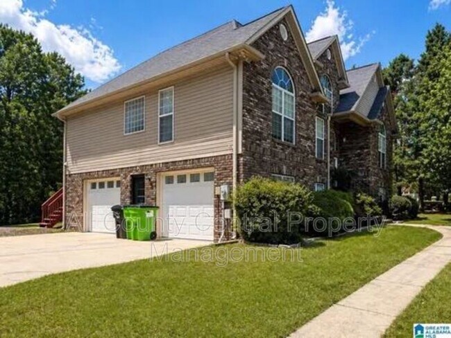 Building Photo - 710 Small Lake Dr