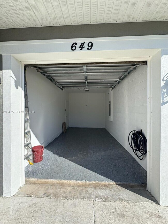 Foto del edificio - 649 N Lincoln St