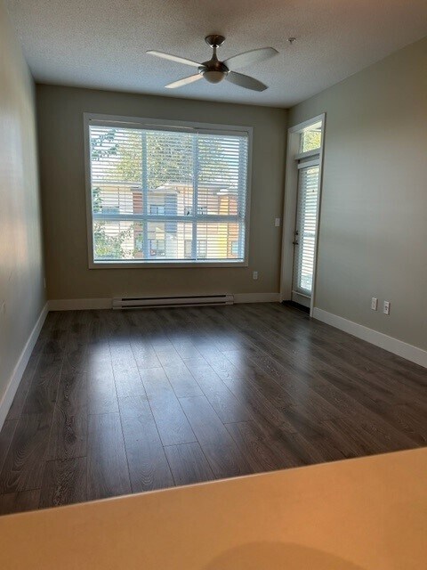 Photo du bâtiment - 1958-1958 N Parallel Rd