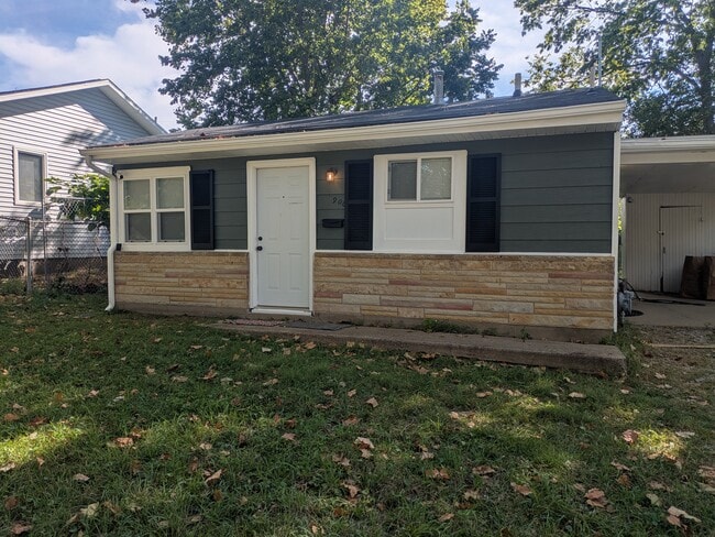 Main house - entry - 906 N Division Ave
