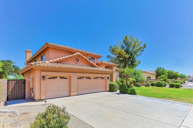 Building Photo - Location! Location!  5Bedrooms / 3Bathroom...