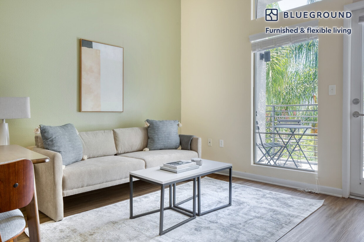Foto principal - 6301 De Soto Ave