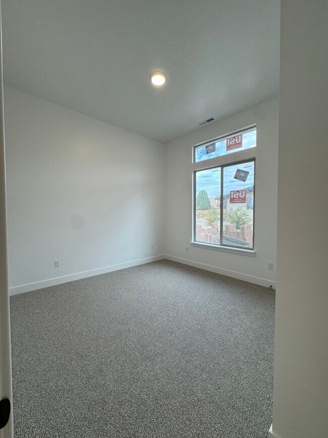 Building Photo - 1593 E Dihedral Dr