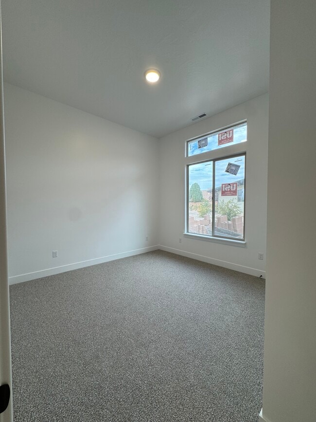 Foto del edificio - 1593 E Dihedral Dr