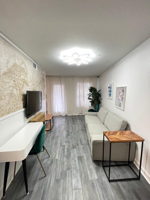 Building Photo - 2020 S Congress Ave