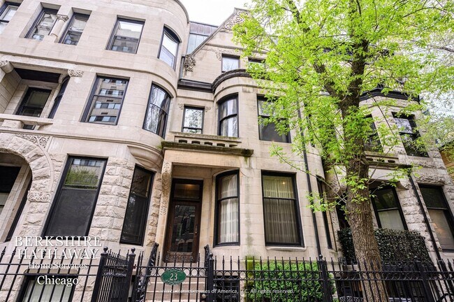 Building Photo - 23 E Division St