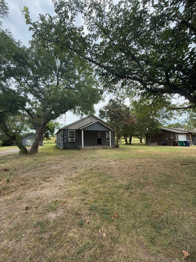 Building Photo - 3495 Country Club Rd