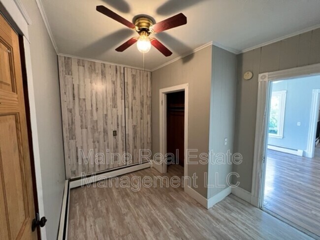 Foto del edificio - 90 Clinton Ave